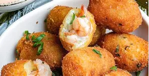 CROQUETE DE CAMARÃO COM CATUPIRY